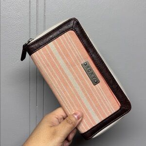 109. Roxy Wallet